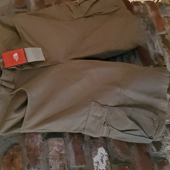 Mens cargo shorts - Picture 3 of 5